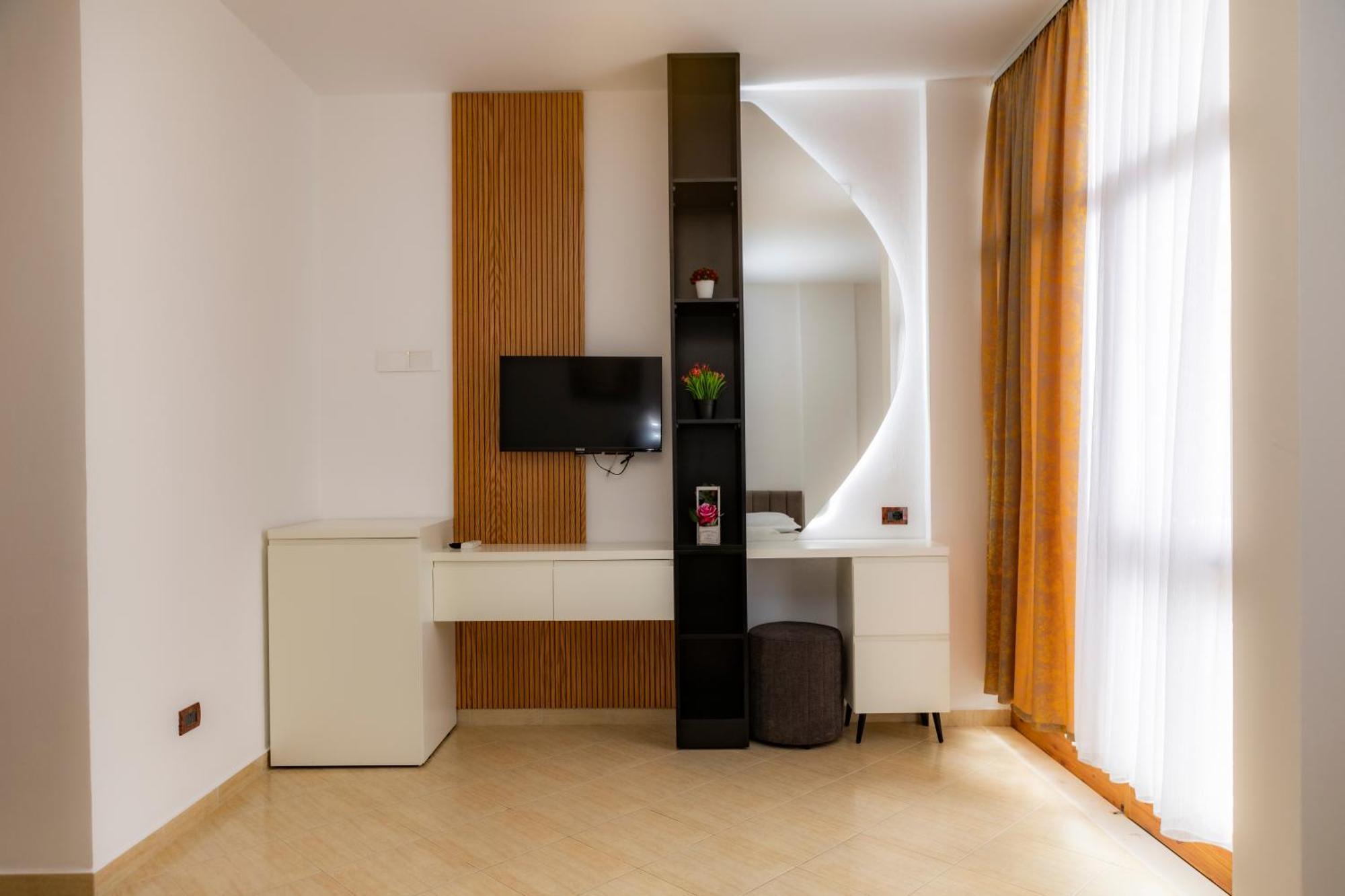 Eden Hotel Shëngjin Esterno foto