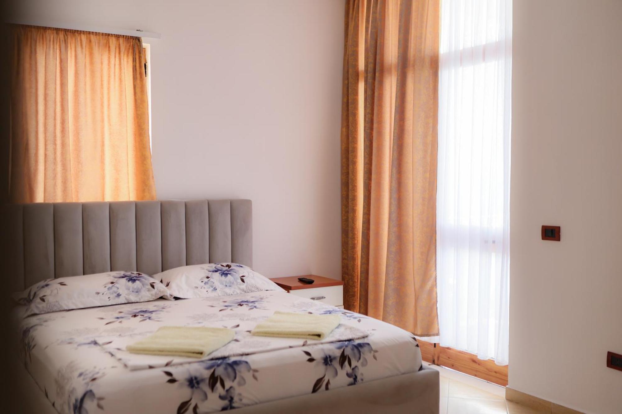 Eden Hotel Shëngjin Esterno foto