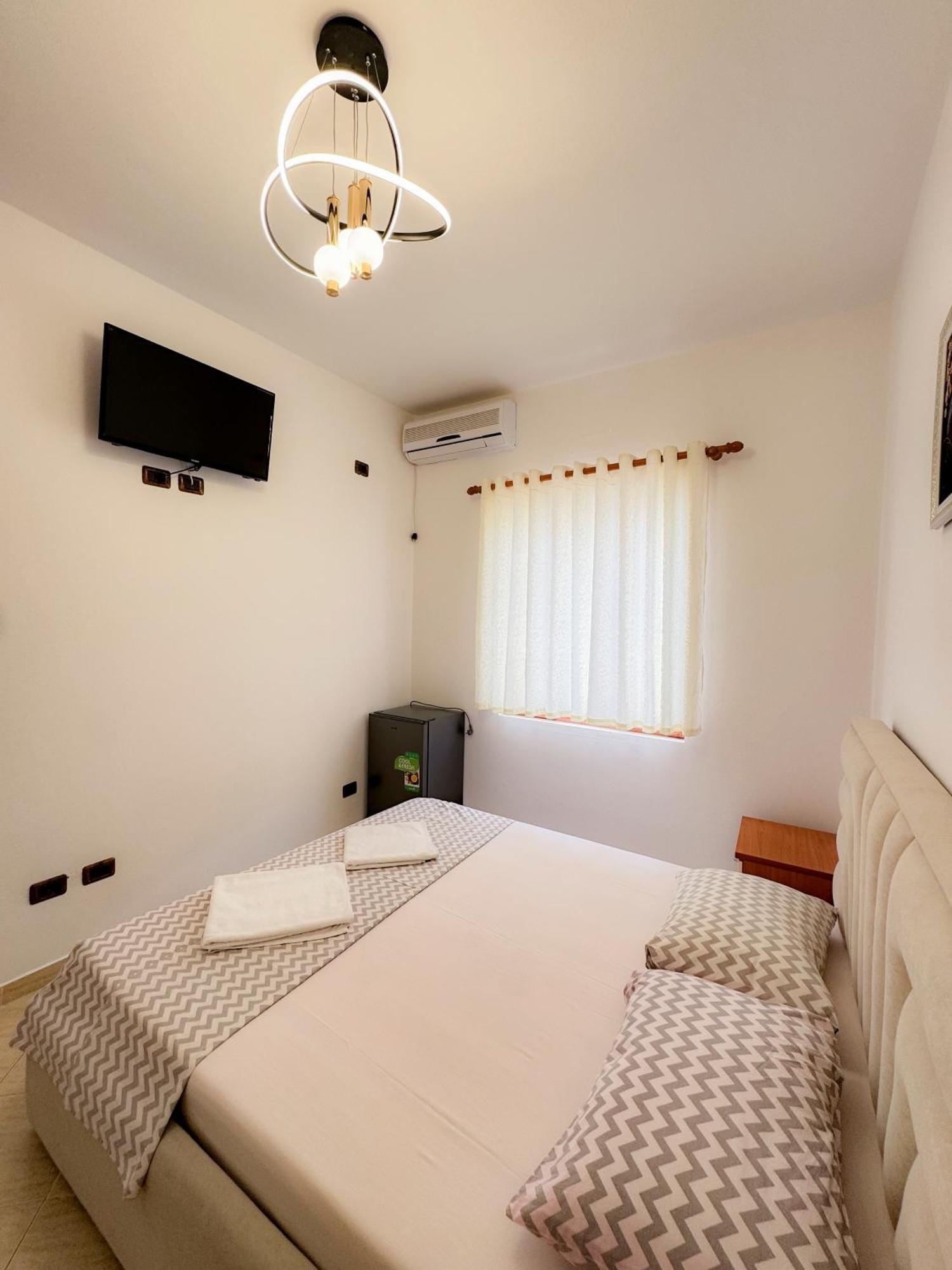 Eden Hotel Shëngjin Esterno foto